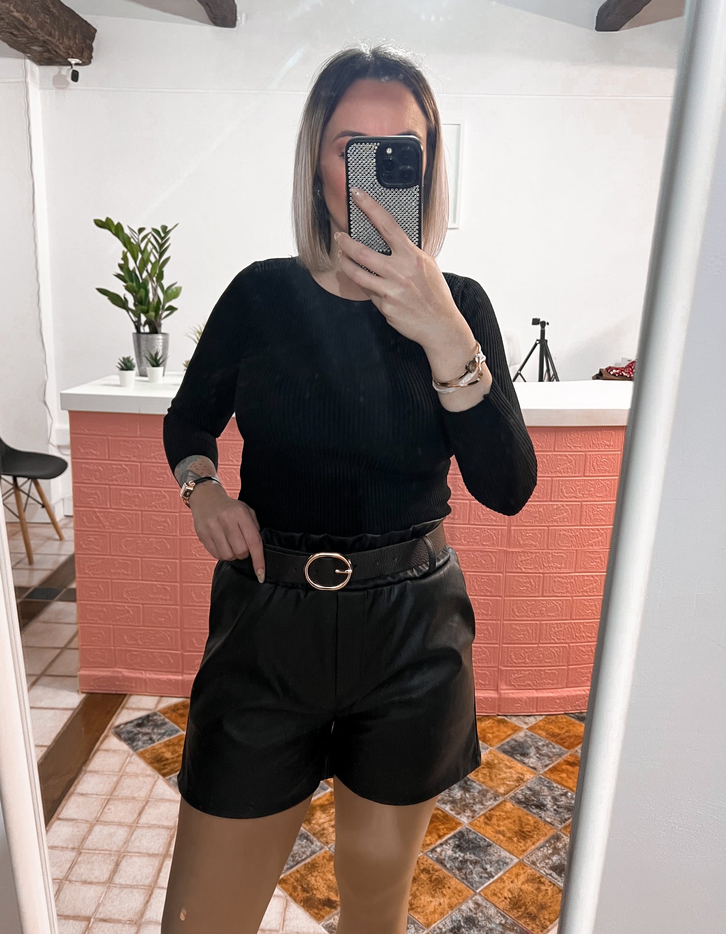 SHORT DE CUERO CORTO